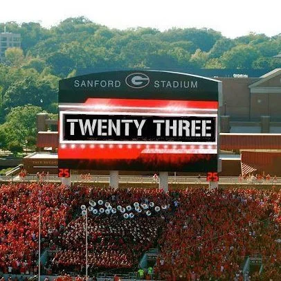 0190 23 days to kickoff between the hedges